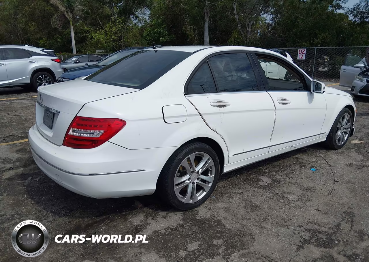 2014 Mercedes-Benz C 250 Luxury VIN:WDDGF4HB6EA958111 - 4
