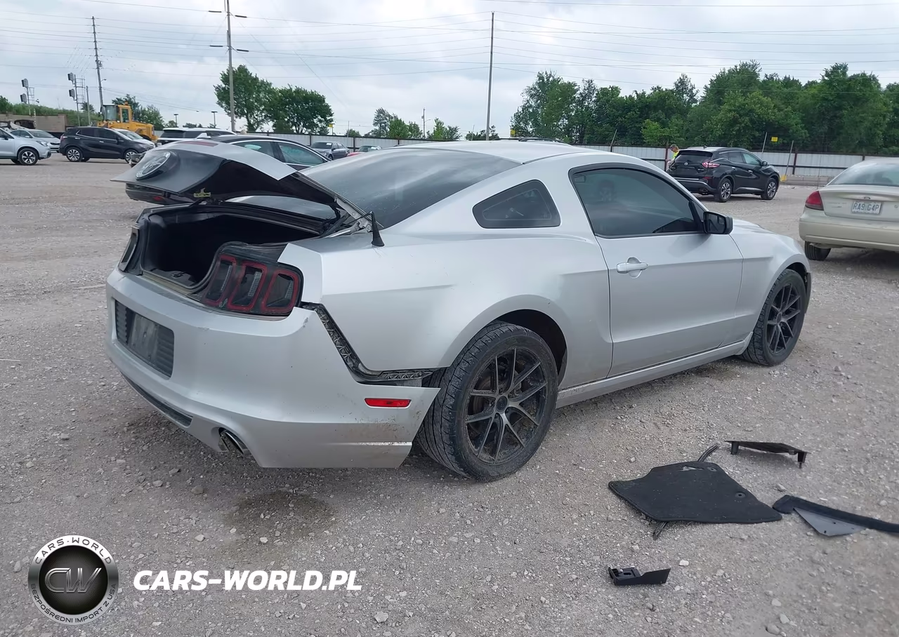 2014 Ford Mustang V6 VIN:1ZVBP8AM0E5239866 - 4