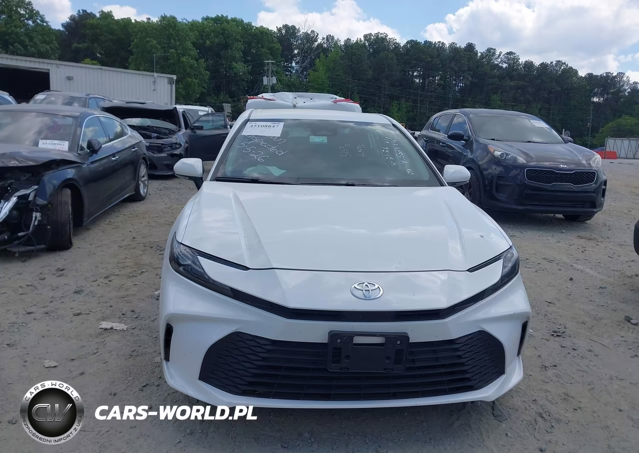 2025 Toyota Camry Le VIN:4T1DAACKXSU095823 - 12