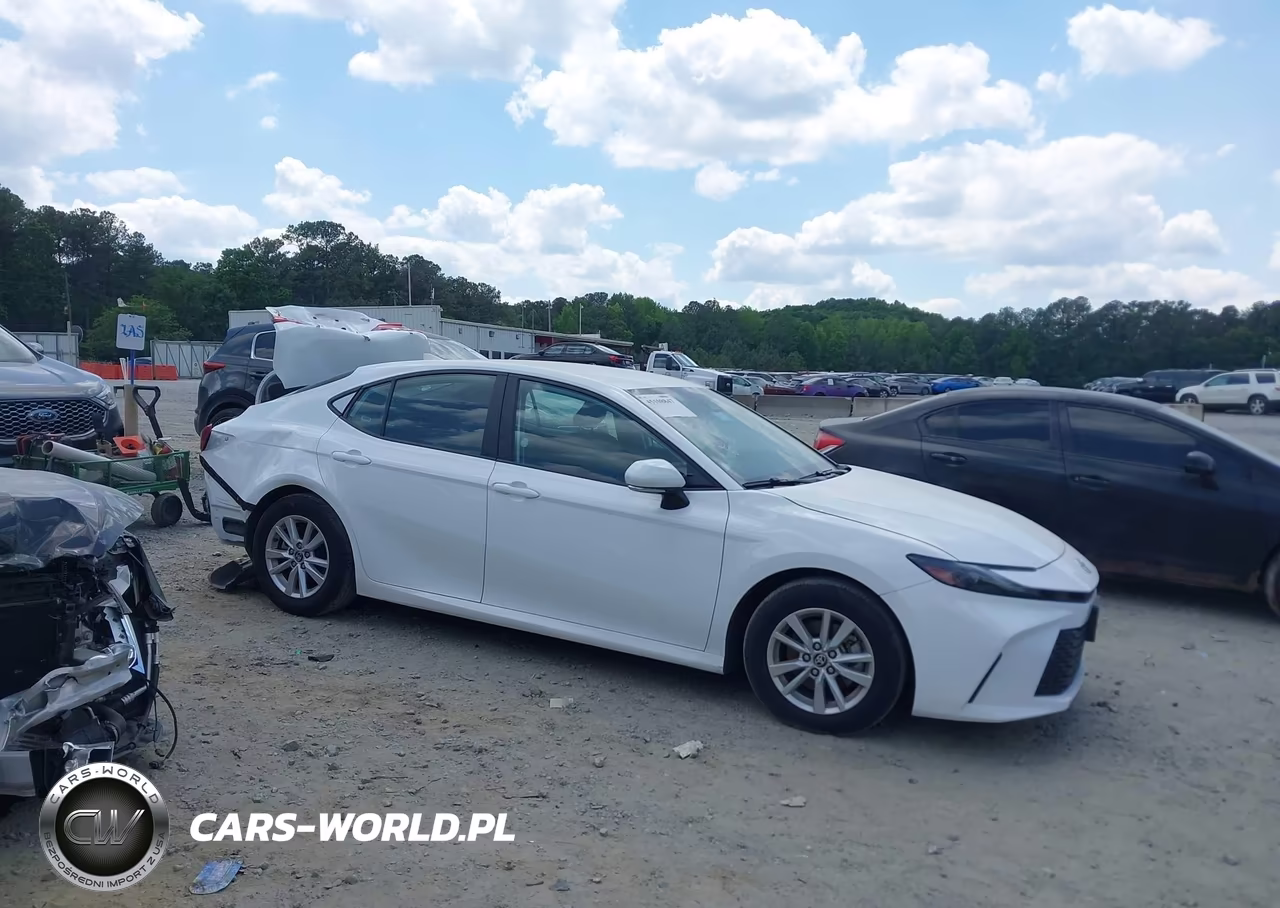 2025 Toyota Camry Le VIN:4T1DAACKXSU095823 - 13