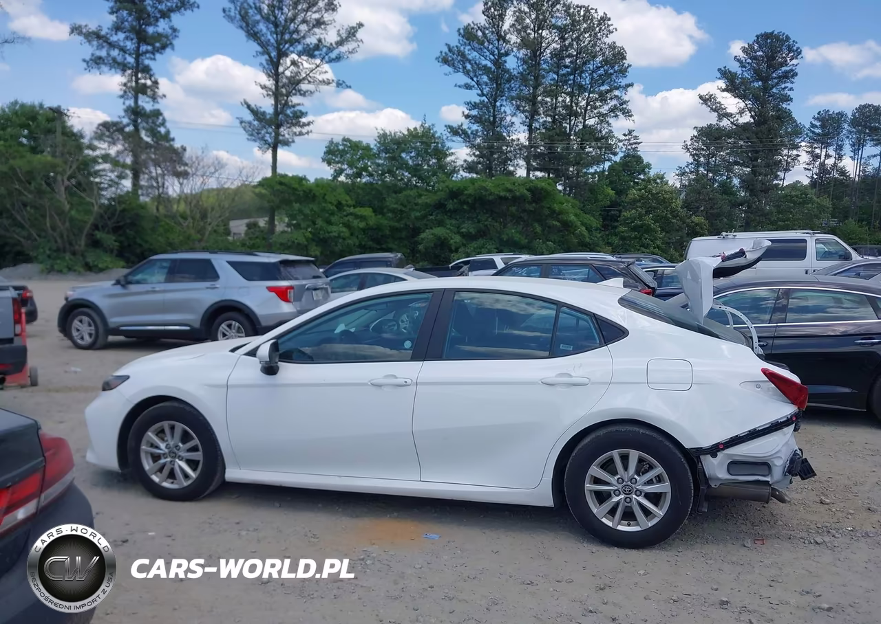 2025 Toyota Camry Le VIN:4T1DAACKXSU095823 - 14