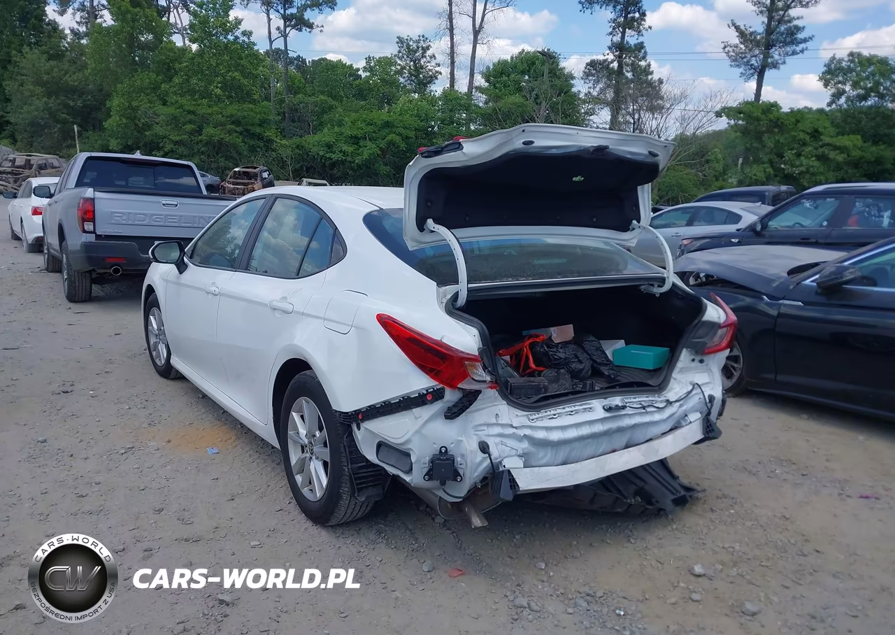 2025 Toyota Camry Le VIN:4T1DAACKXSU095823 - 3