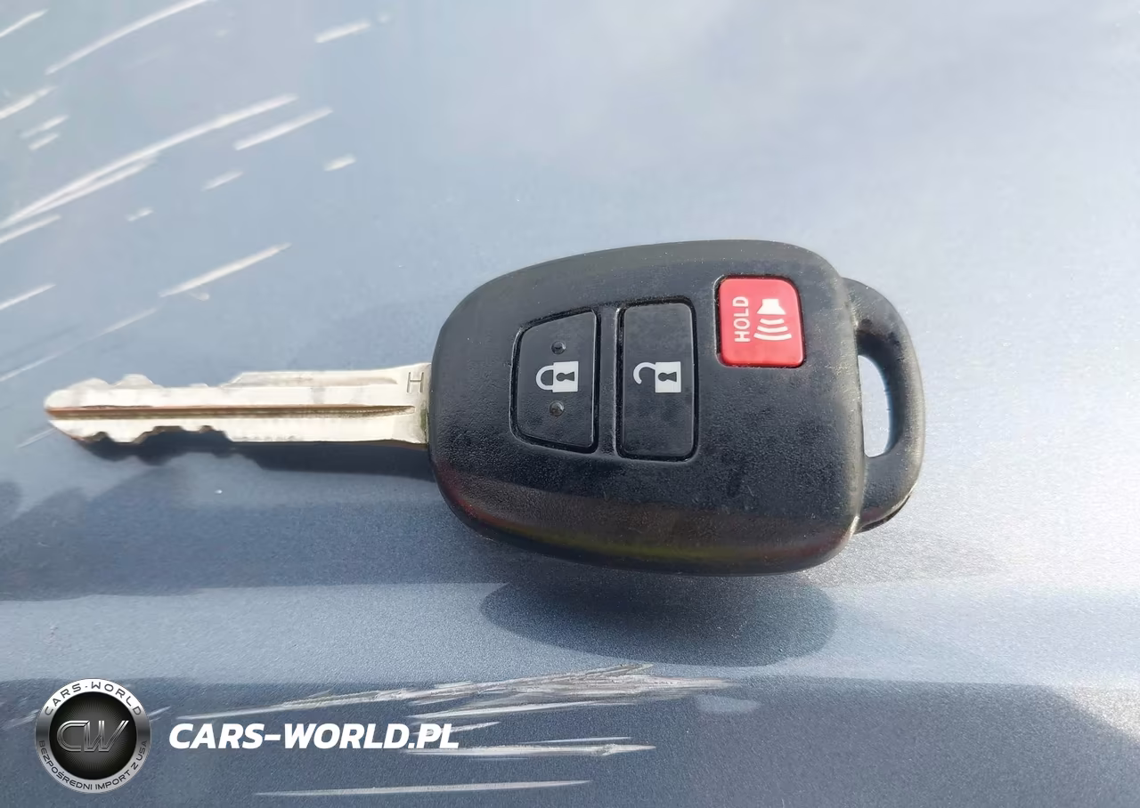 2022 Toyota Corolla Cross L VIN:7MUAAAAGXNV030989 - 11