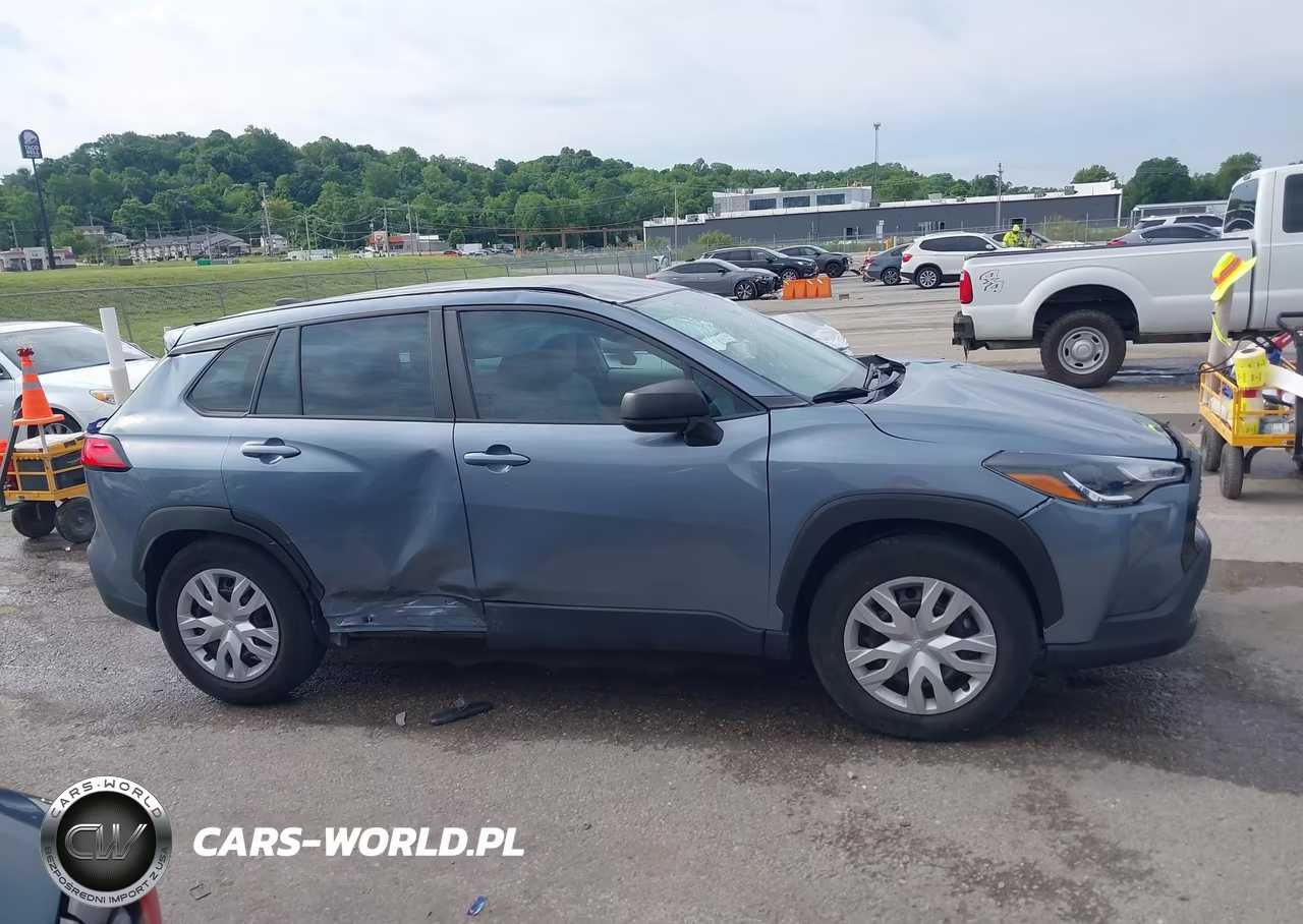 2022 Toyota Corolla Cross L VIN:7MUAAAAGXNV030989 - 13
