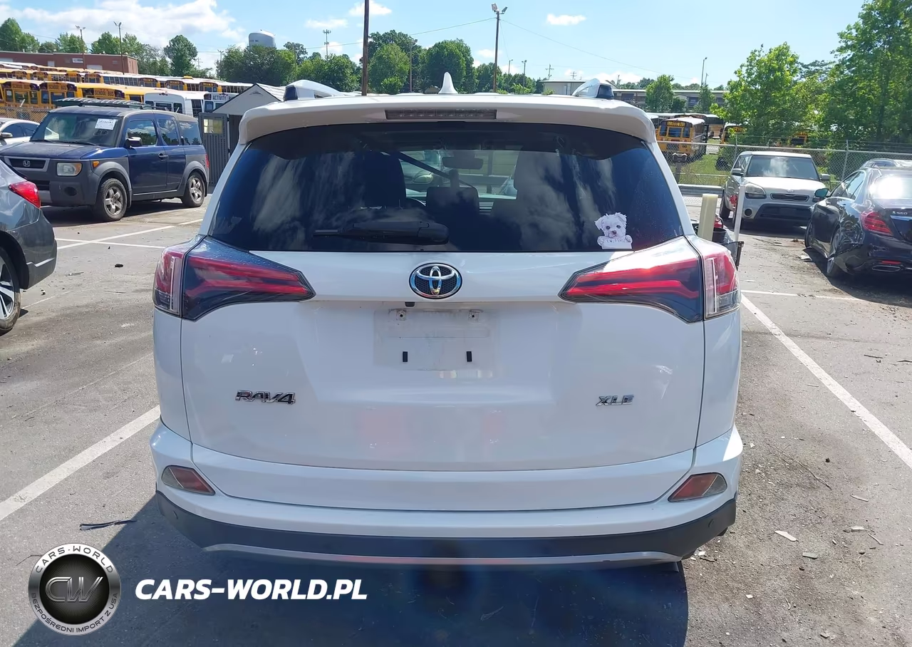 2018 Toyota Rav4 Xle VIN:JTMWFREVXJD117516 - 16