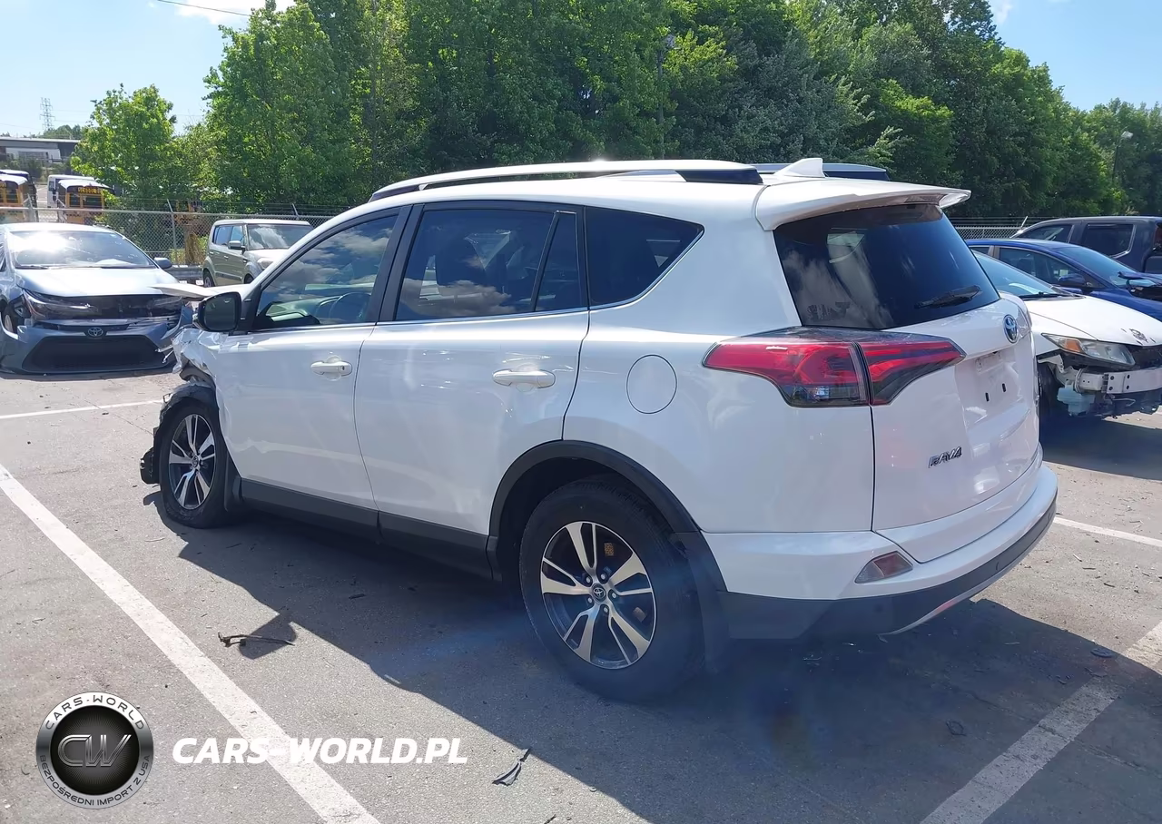 2018 Toyota Rav4 Xle VIN:JTMWFREVXJD117516 - 3