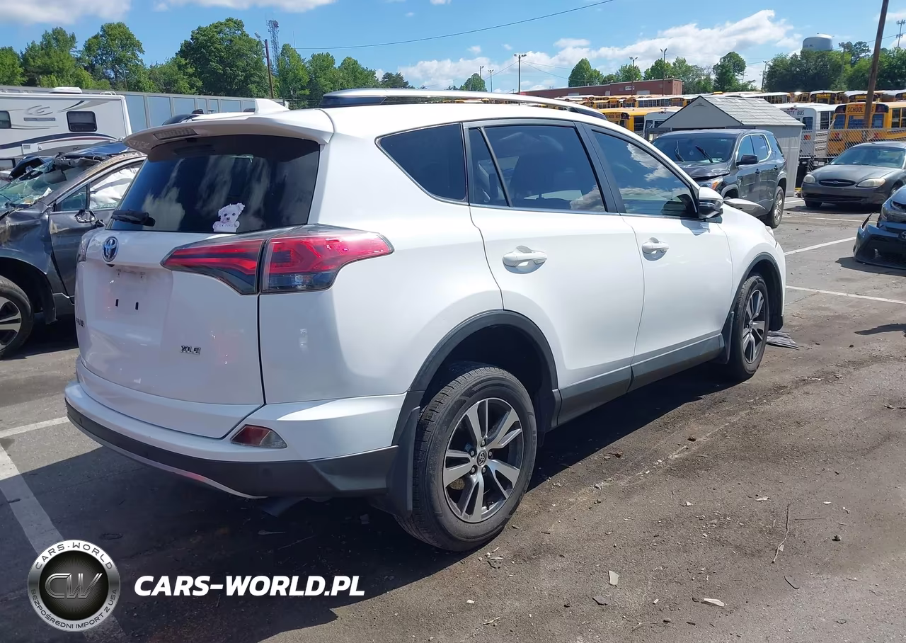 2018 Toyota Rav4 Xle VIN:JTMWFREVXJD117516 - 4