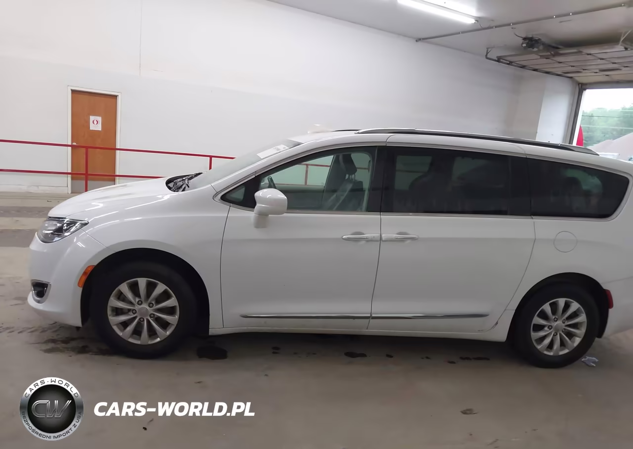 2018 Chrysler Pacifica Touring L VIN:2C4RC1BG5JR120866 - 14