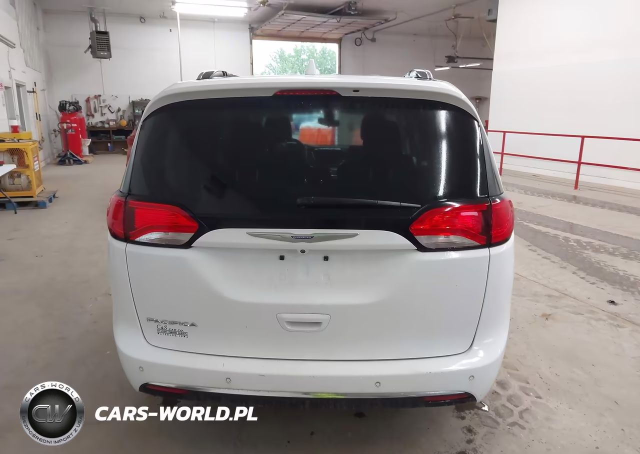 2018 Chrysler Pacifica Touring L VIN:2C4RC1BG5JR120866 - 16