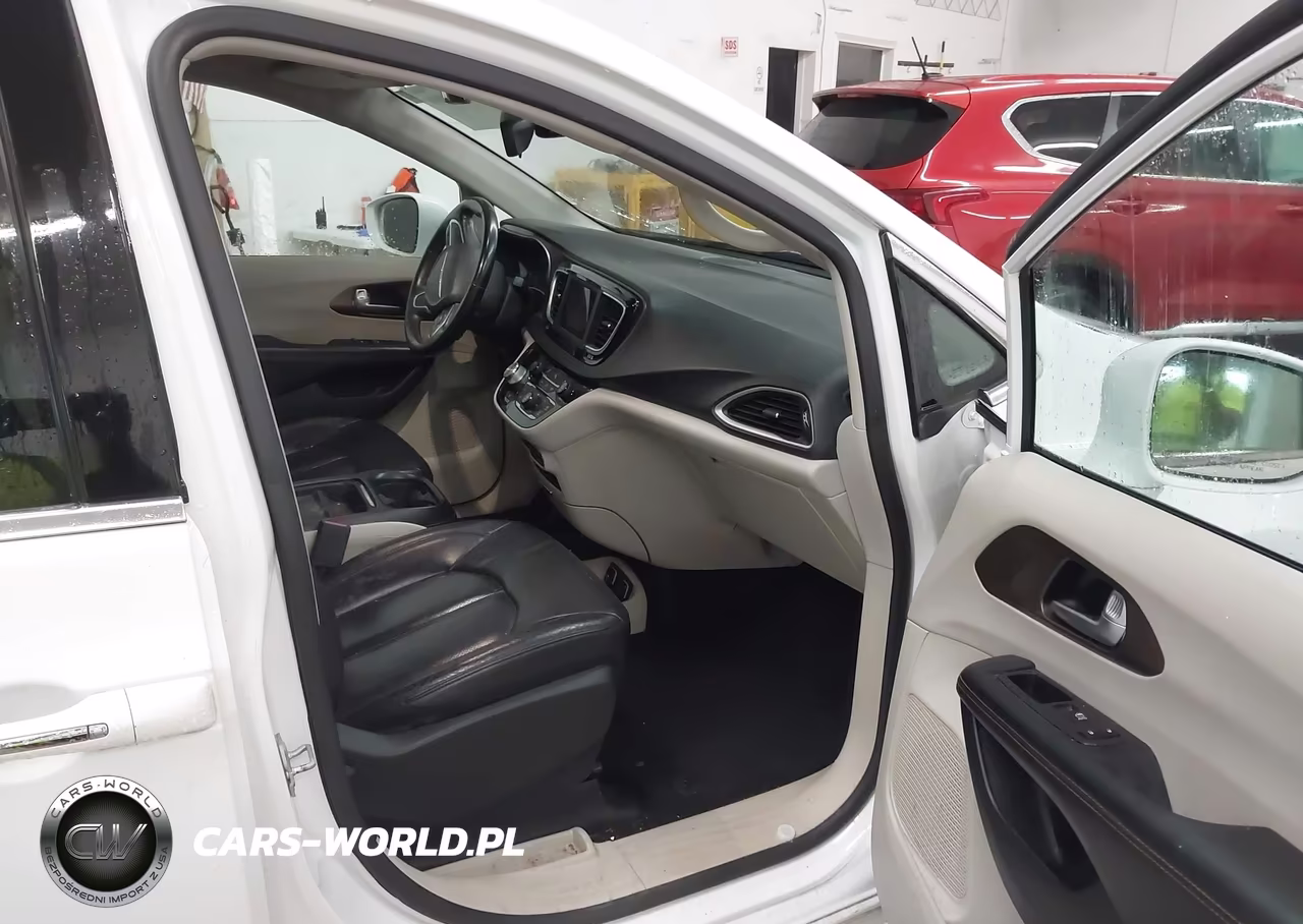 2018 Chrysler Pacifica Touring L VIN:2C4RC1BG5JR120866 - 5