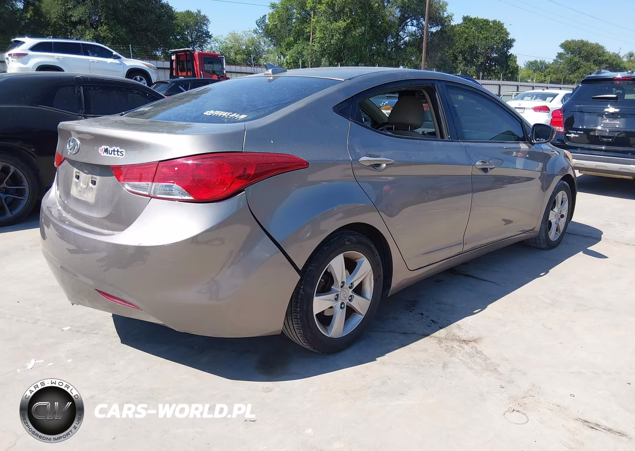 2012 Hyundai Elantra Gls VIN:5NPDH4AE8CH073698 - 4