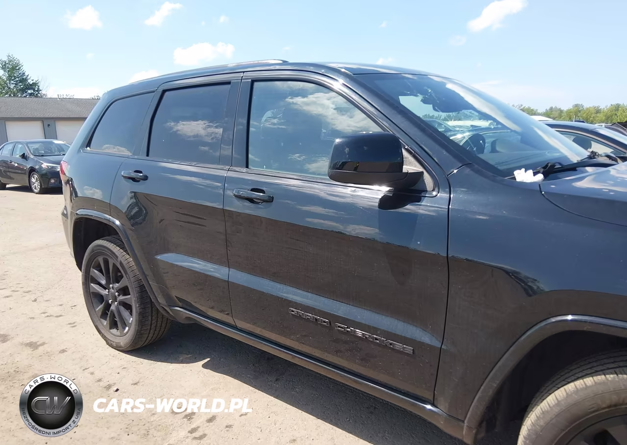2017 Jeep Grand Cherokee Altitude 4X4 VIN:1C4RJFAG8HC861889 - 13