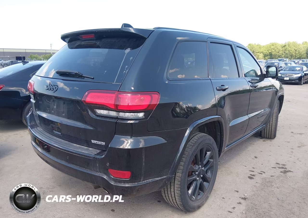 2017 Jeep Grand Cherokee Altitude 4X4 VIN:1C4RJFAG8HC861889 - 4