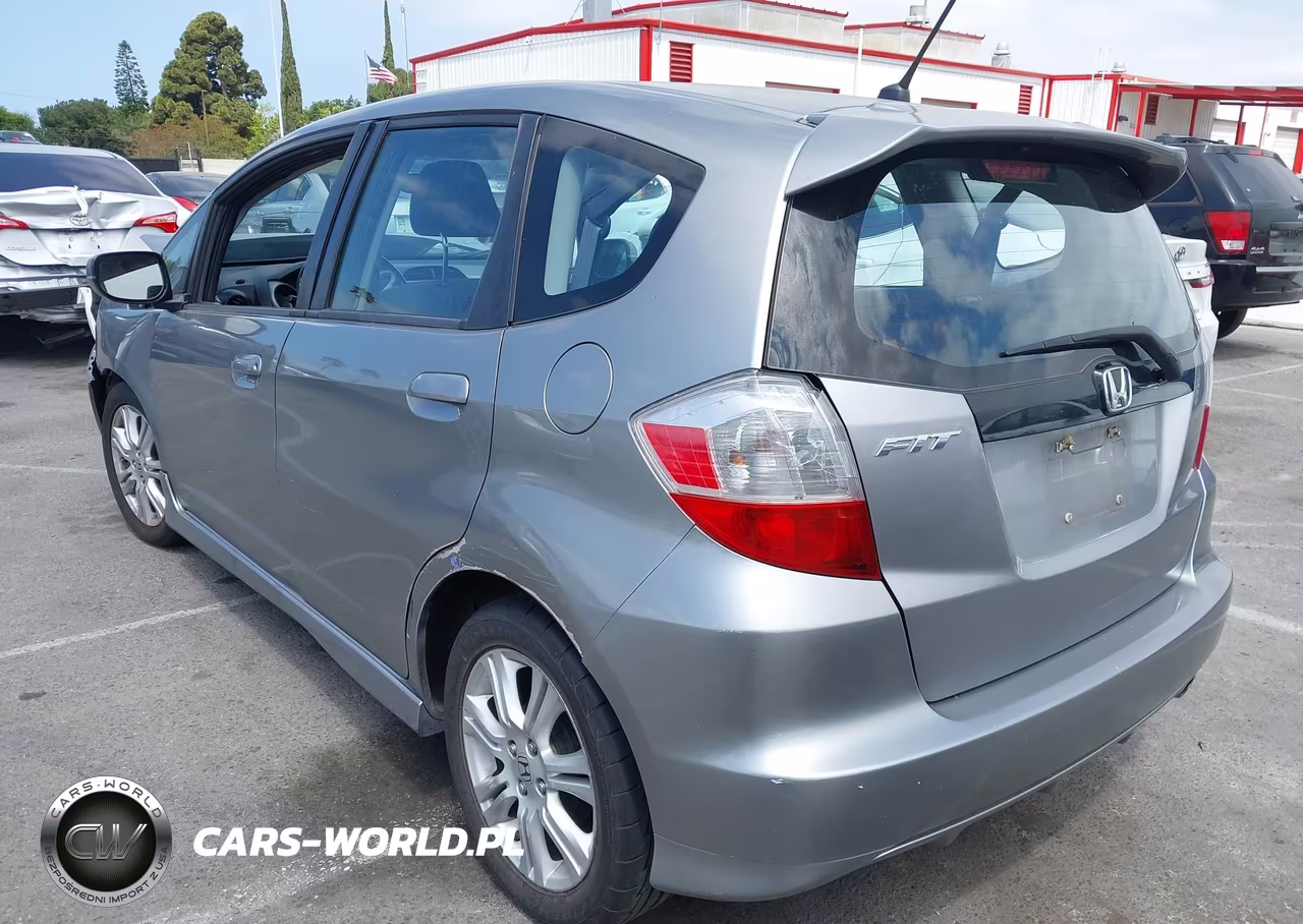 2010 Honda Fit Sport VIN:JHMGE8H46AS026449 - 3