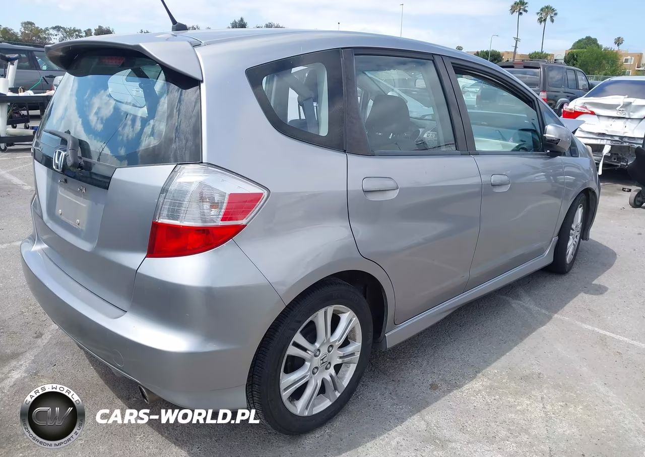 2010 Honda Fit Sport VIN:JHMGE8H46AS026449 - 4