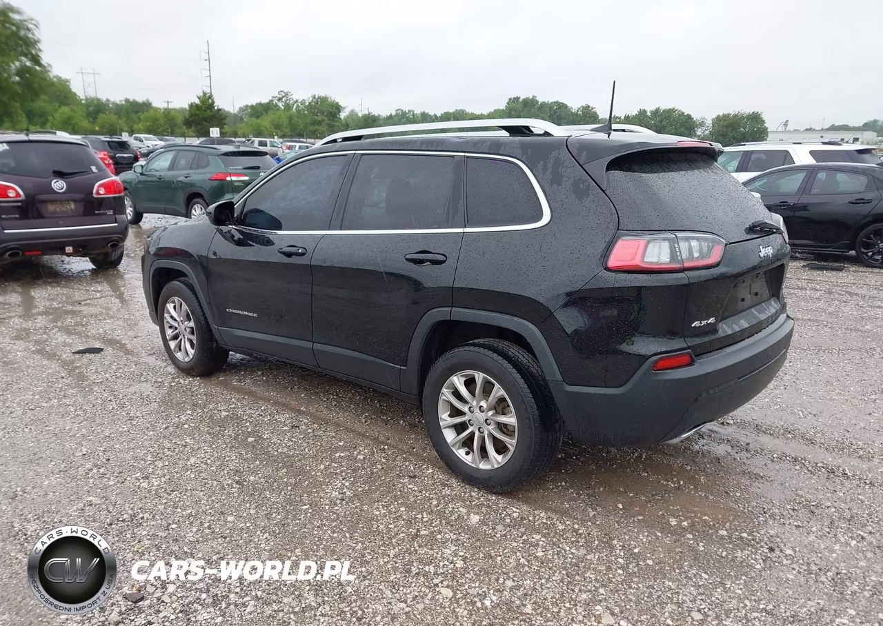 2019 Jeep Cherokee Latitude 4X4 VIN:1C4PJMCX8KD334834 - 3