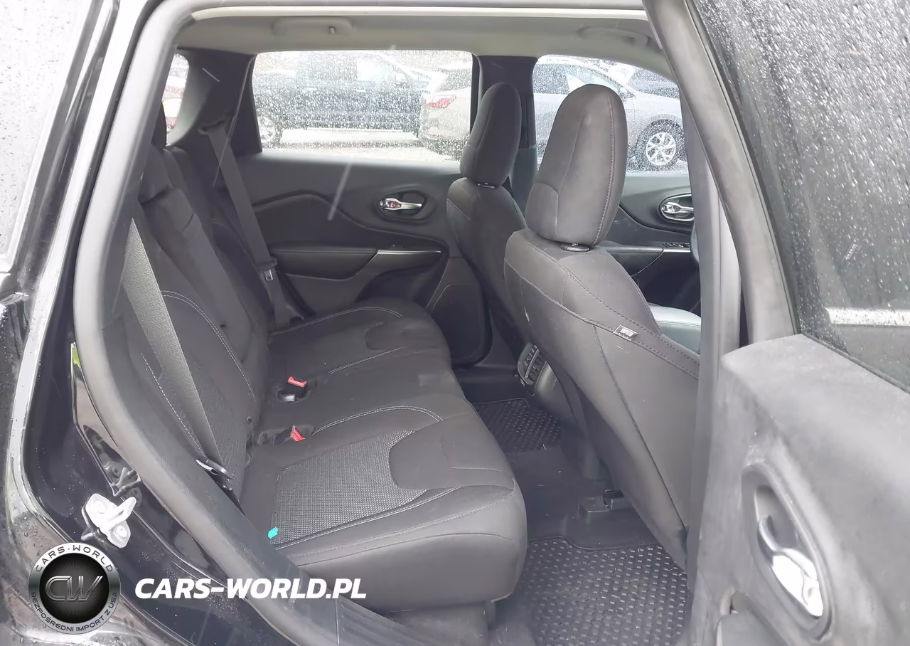 2019 Jeep Cherokee Latitude 4X4 VIN:1C4PJMCX8KD334834 - 8