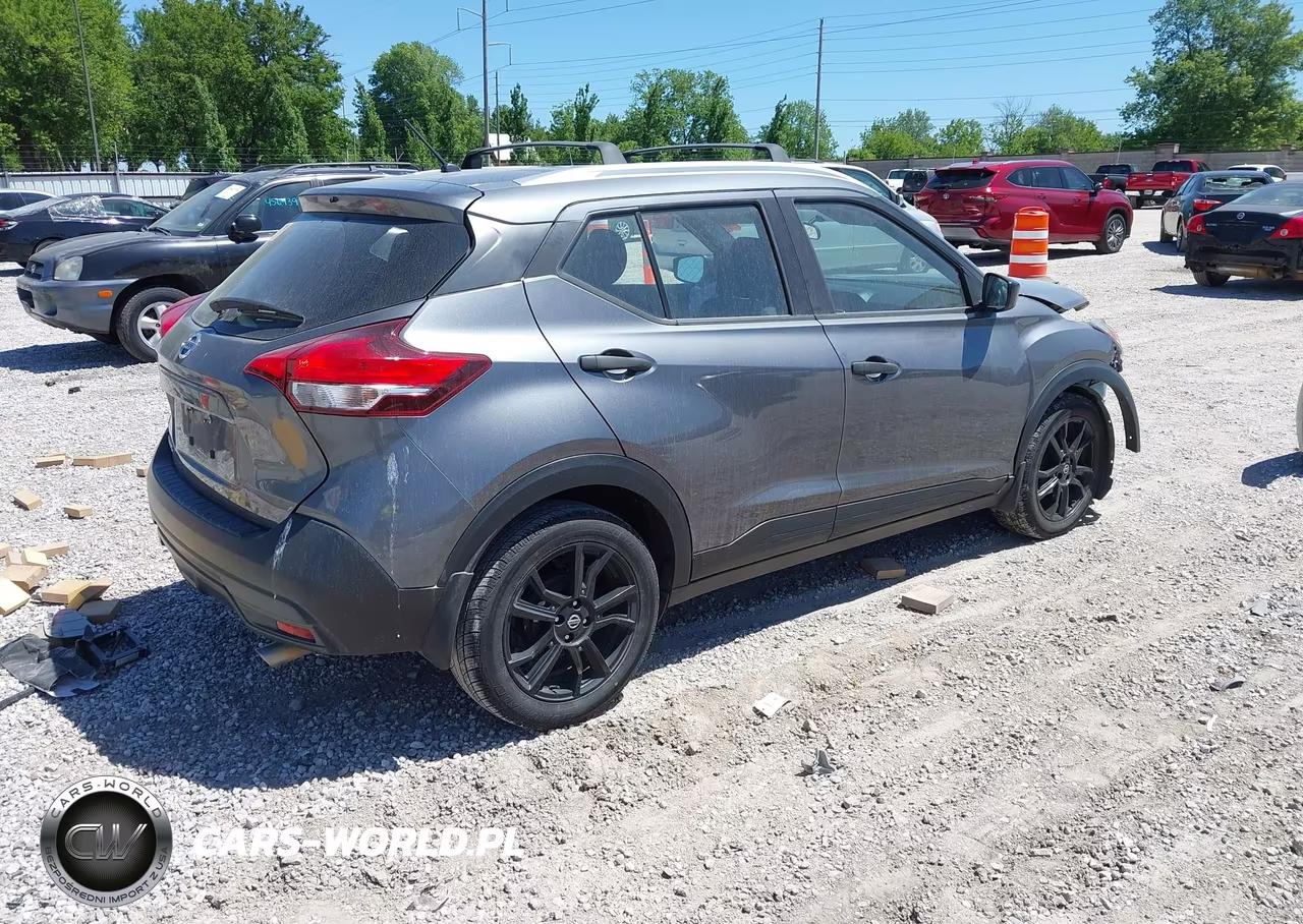 2019 Nissan Kicks S VIN:3N1CP5CU3KL531402 - 4