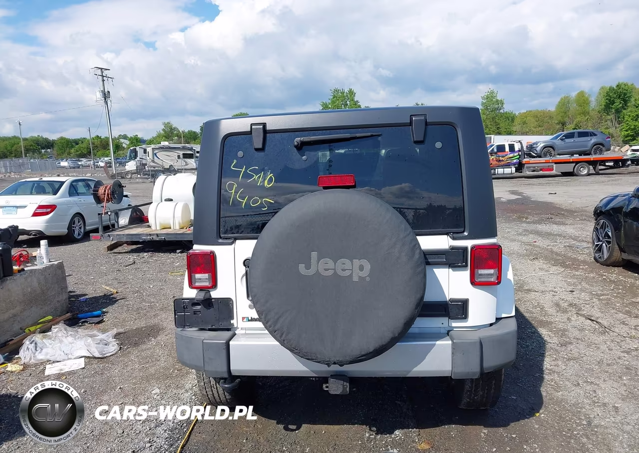 2014 Jeep Wrangler Unlimited Sahara VIN:1C4BJWEG0EL228665 - 16