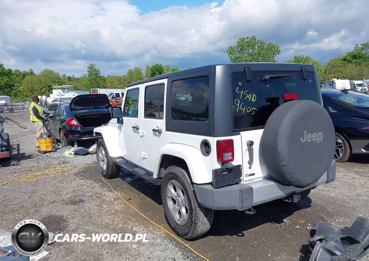 2014 Jeep Wrangler Unlimited Sahara VIN:1C4BJWEG0EL228665 - 3