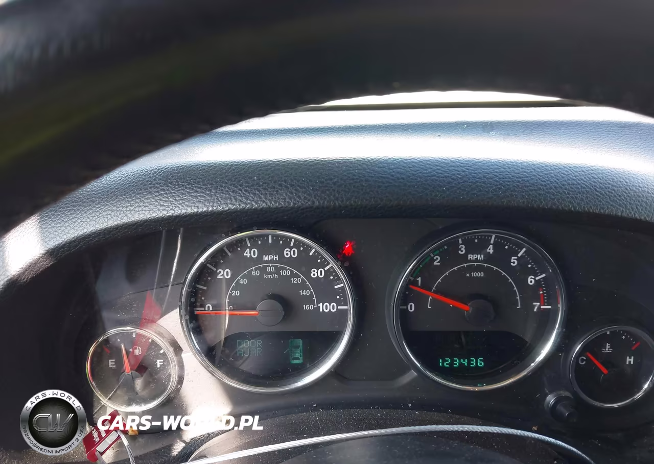2014 Jeep Wrangler Unlimited Sahara VIN:1C4BJWEG0EL228665 - 7