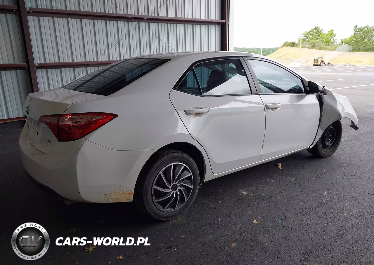 2017 Toyota Corolla Le VIN:2T1BURHE8HC958094 - 4