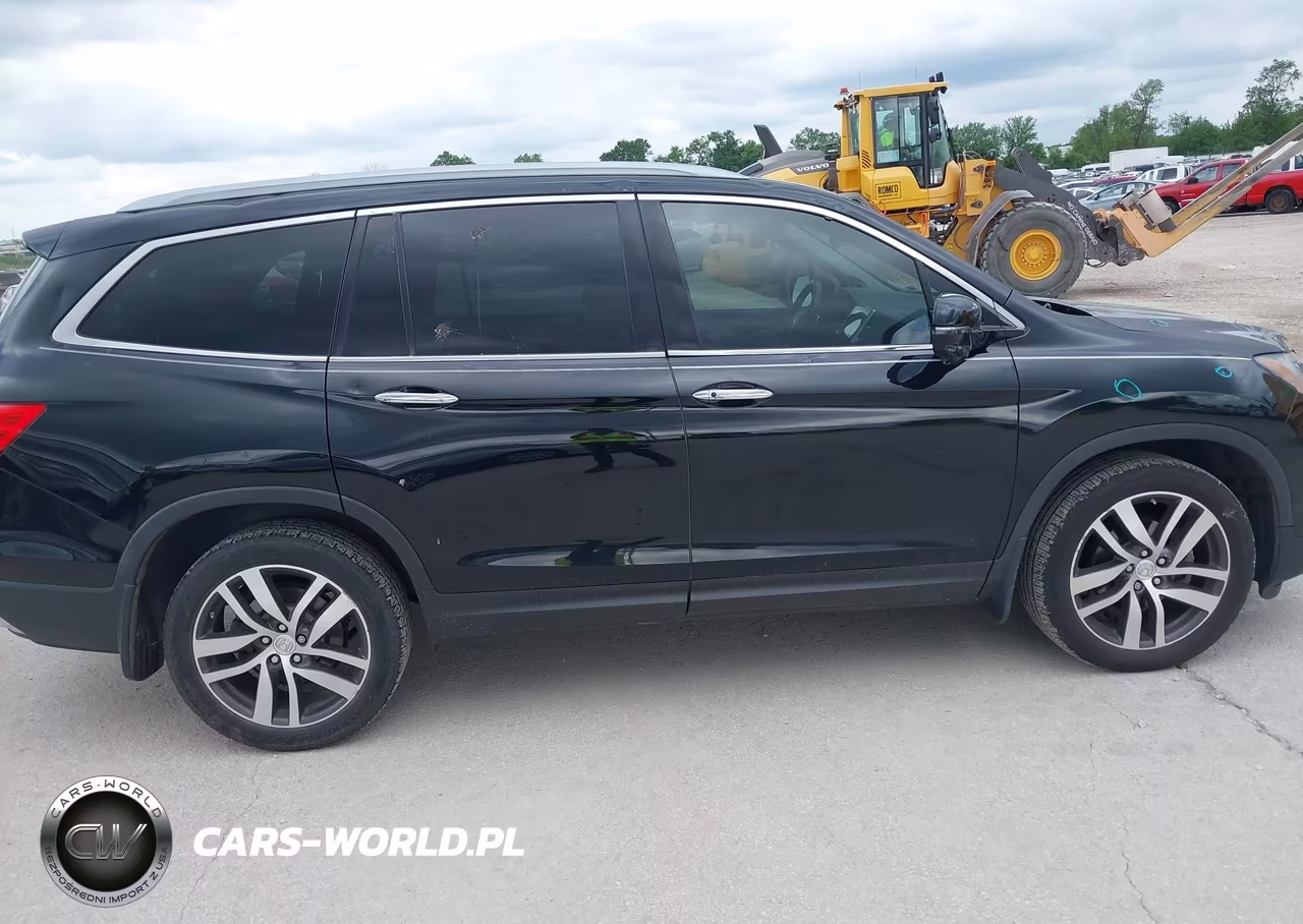 2018 Honda Pilot Touring VIN:5FNYF6H9XJB029256 - 13