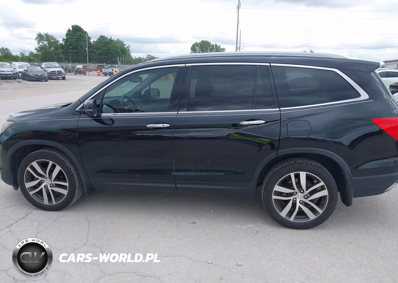 2018 Honda Pilot Touring VIN:5FNYF6H9XJB029256 - 14