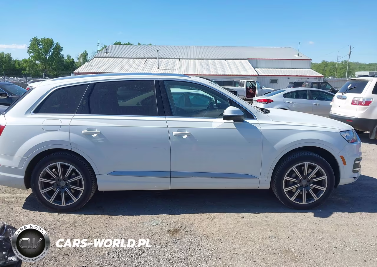 2017 Audi Q7 3.0T Premium VIN:WA1LAAF70HD022924 - 13