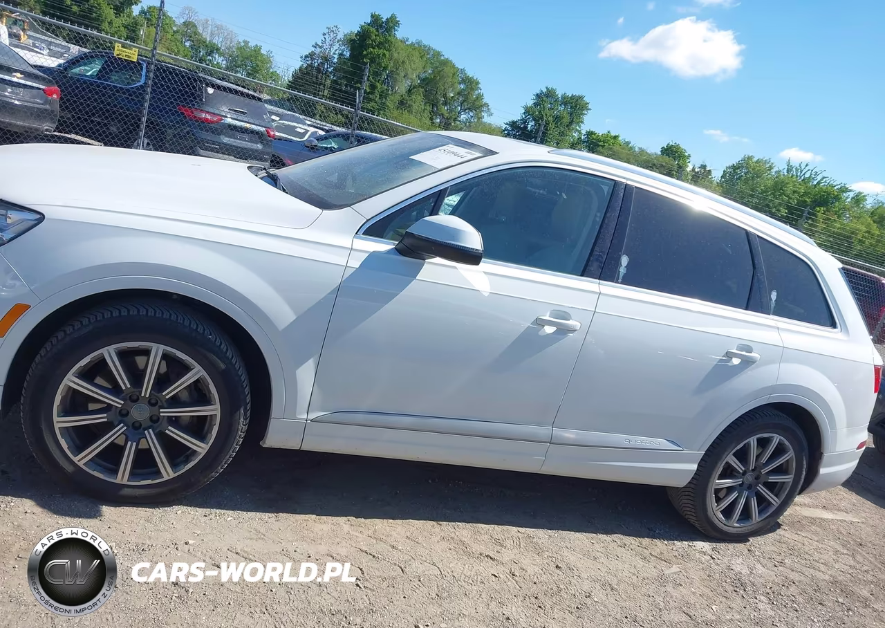 2017 Audi Q7 3.0T Premium VIN:WA1LAAF70HD022924 - 14