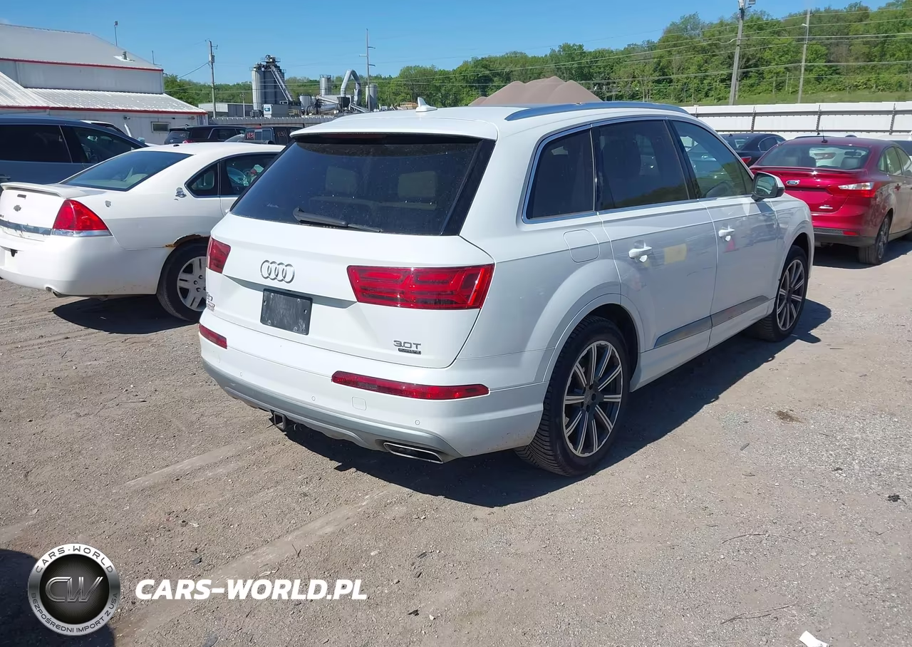 2017 Audi Q7 3.0T Premium VIN:WA1LAAF70HD022924 - 4