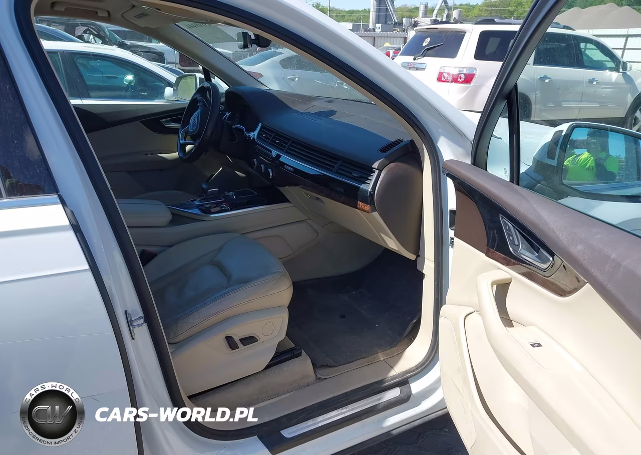 2017 Audi Q7 3.0T Premium VIN:WA1LAAF70HD022924 - 5