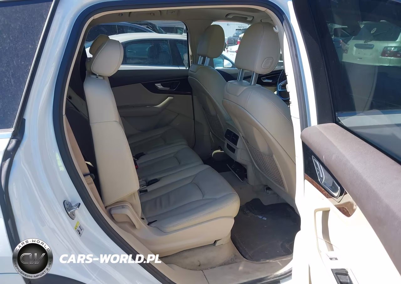 2017 Audi Q7 3.0T Premium VIN:WA1LAAF70HD022924 - 8