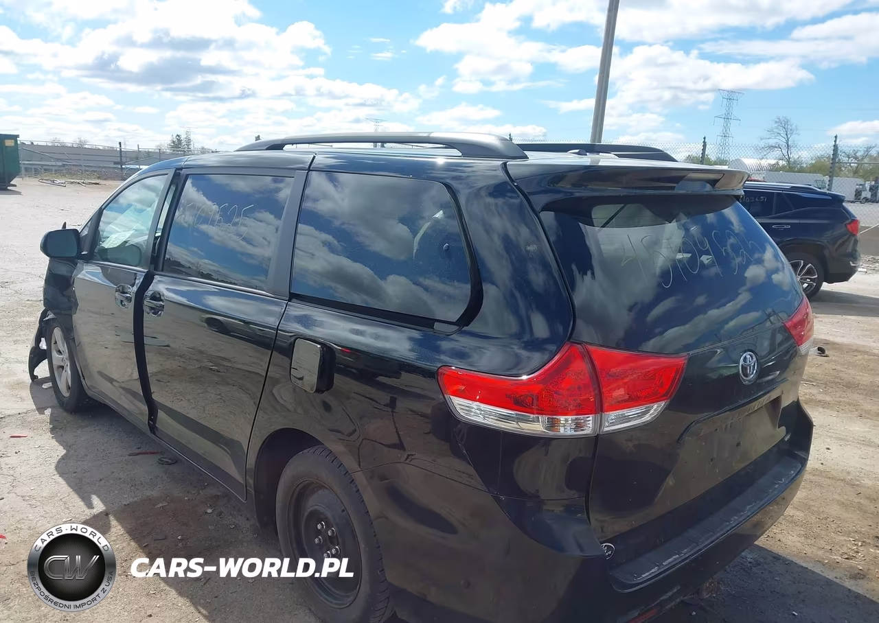 2014 Toyota Sienna Le V6 8 Passenger VIN:5TDKK3DC7ES419377 - 3