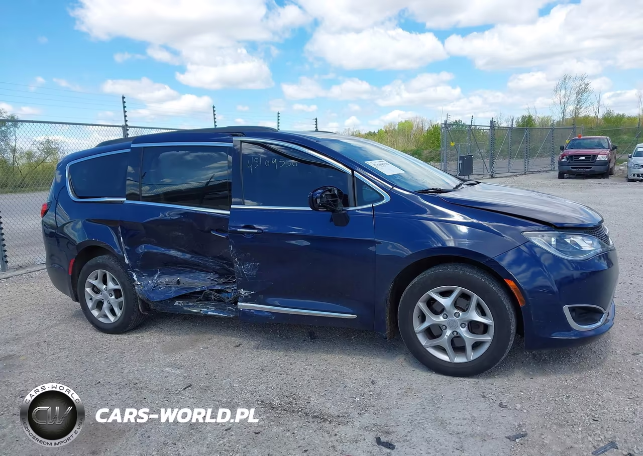 2017 Chrysler Pacifica Touring-L VIN:2C4RC1BG3HR598777 - 13