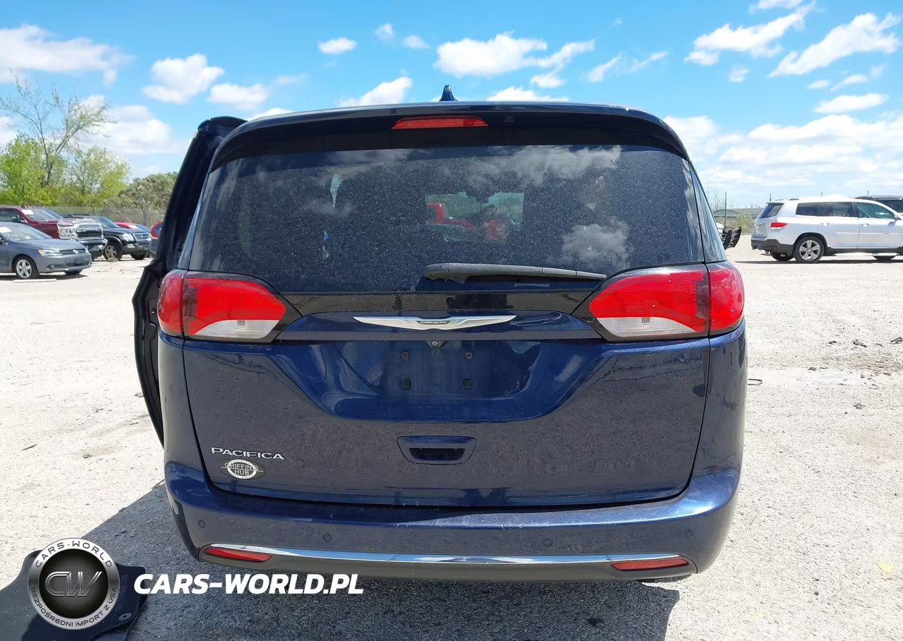 2017 Chrysler Pacifica Touring-L VIN:2C4RC1BG3HR598777 - 16