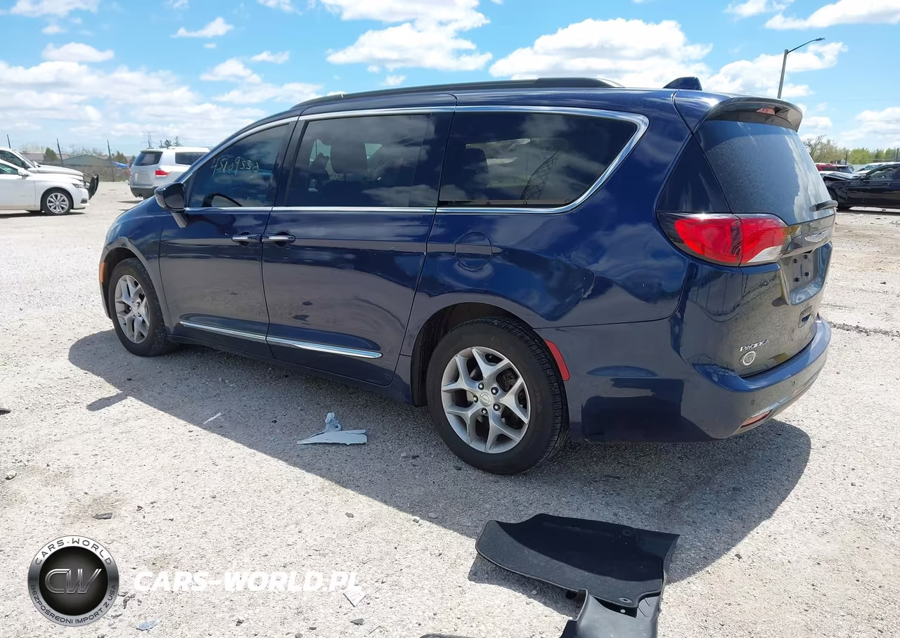 2017 Chrysler Pacifica Touring-L VIN:2C4RC1BG3HR598777 - 3