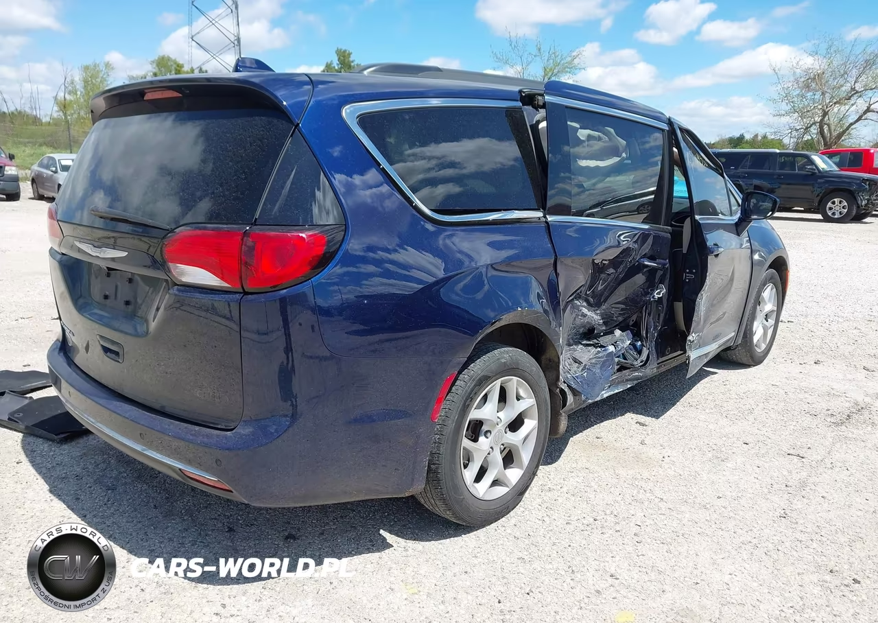 2017 Chrysler Pacifica Touring-L VIN:2C4RC1BG3HR598777 - 4