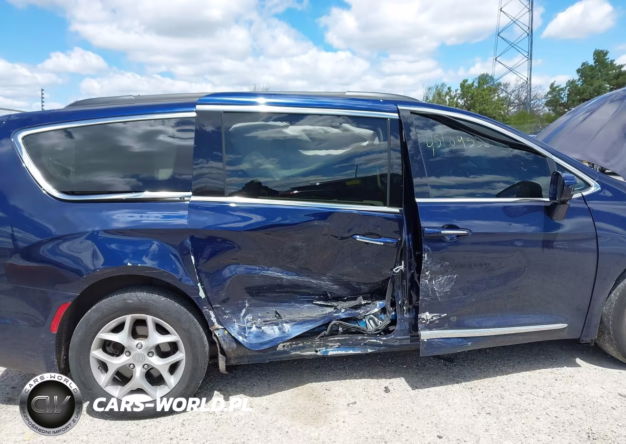 2017 Chrysler Pacifica Touring-L VIN:2C4RC1BG3HR598777 - 6