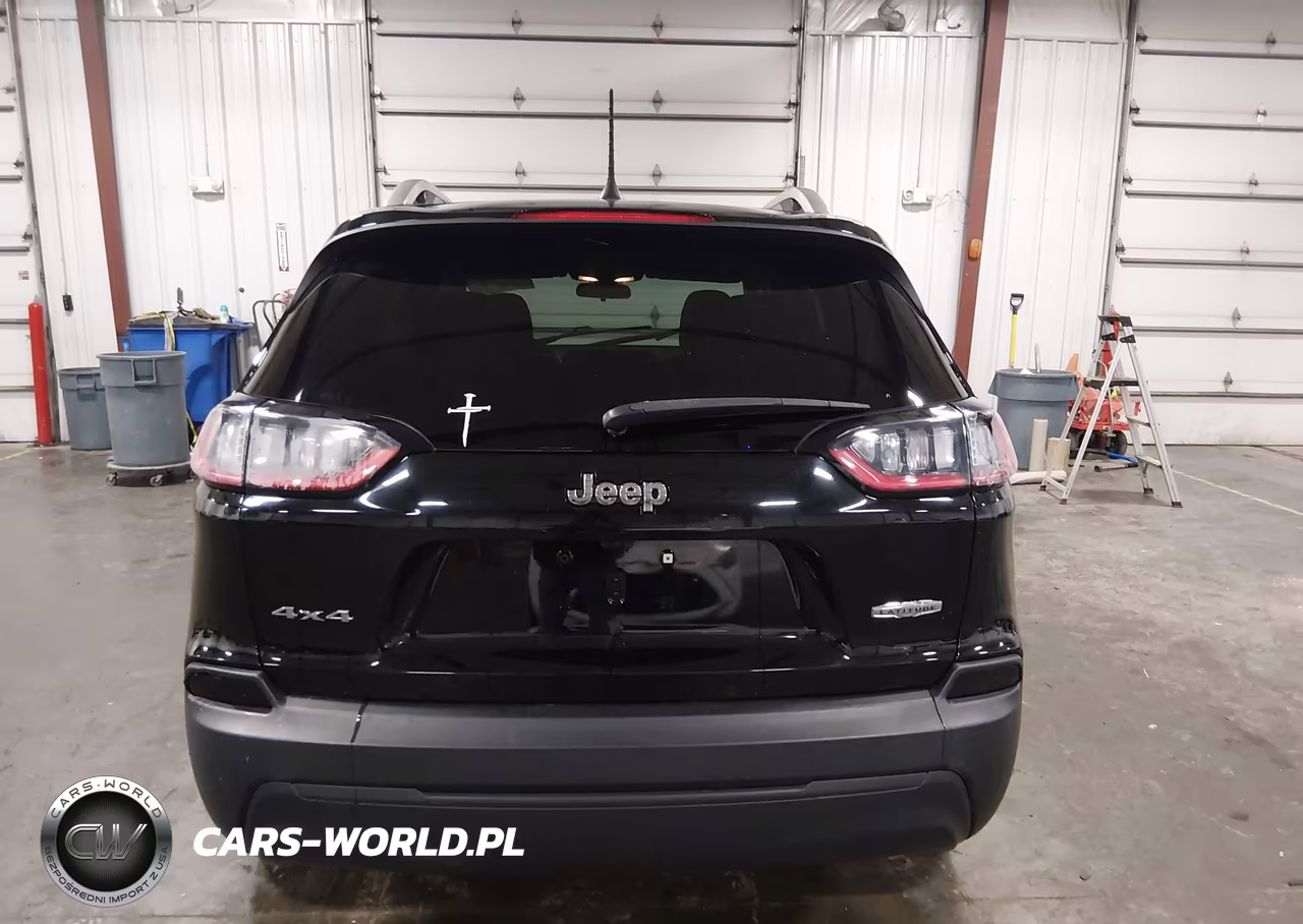 2019 Jeep Cherokee Latitude 4X4 VIN:1C4PJMCB4KD114160 - 16