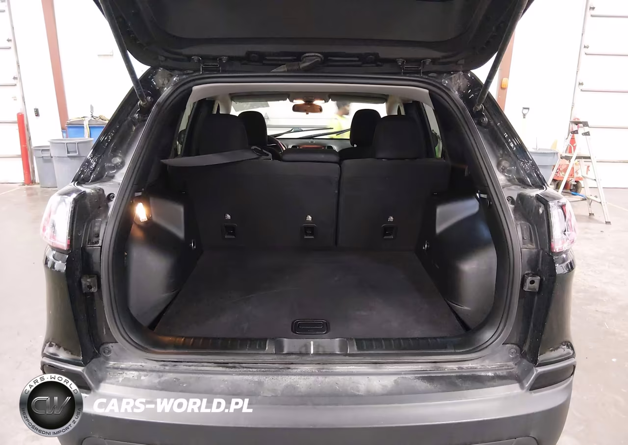 2019 Jeep Cherokee Latitude 4X4 VIN:1C4PJMCB4KD114160 - 17