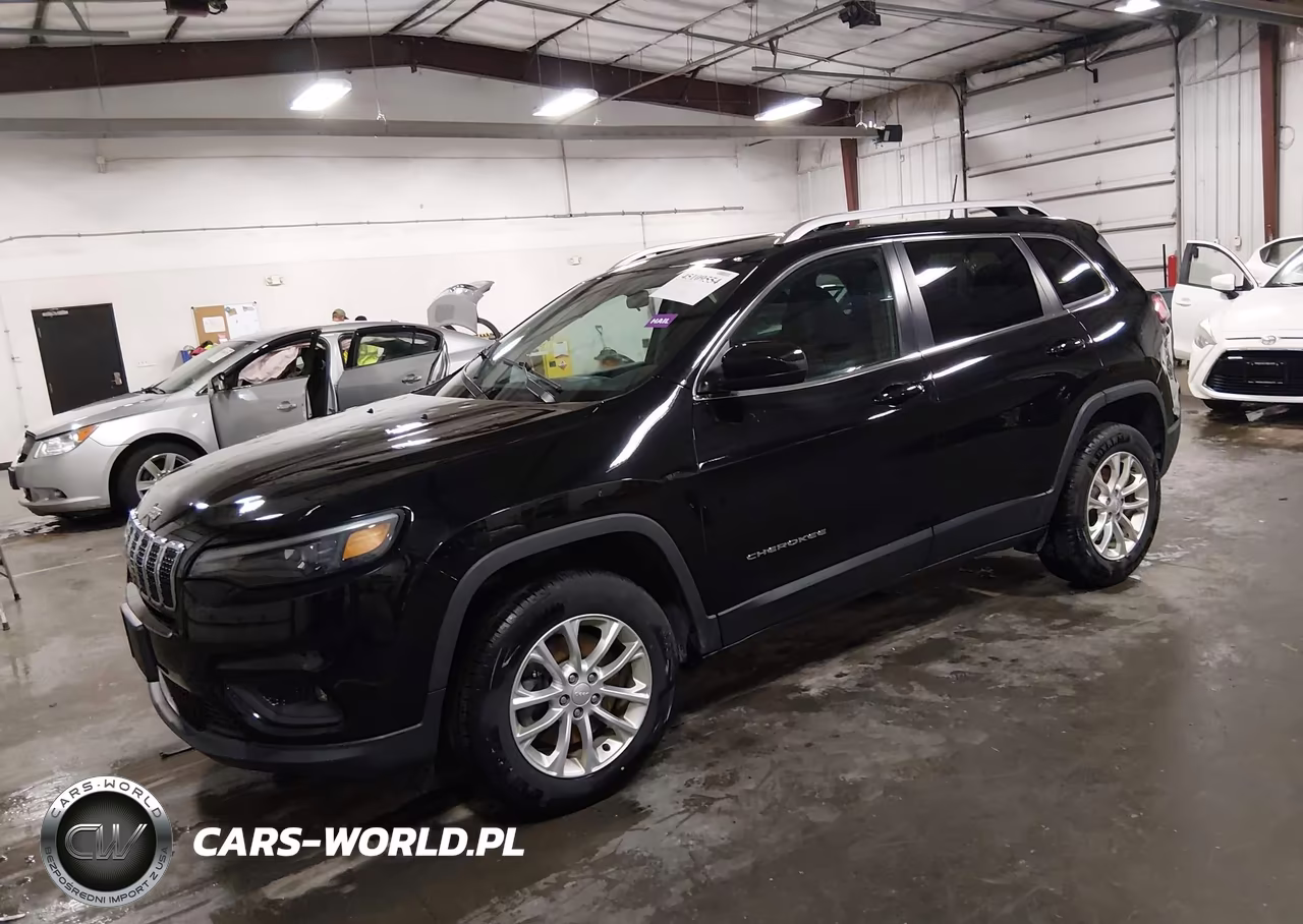 2019 Jeep Cherokee Latitude 4X4 VIN:1C4PJMCB4KD114160 - 2
