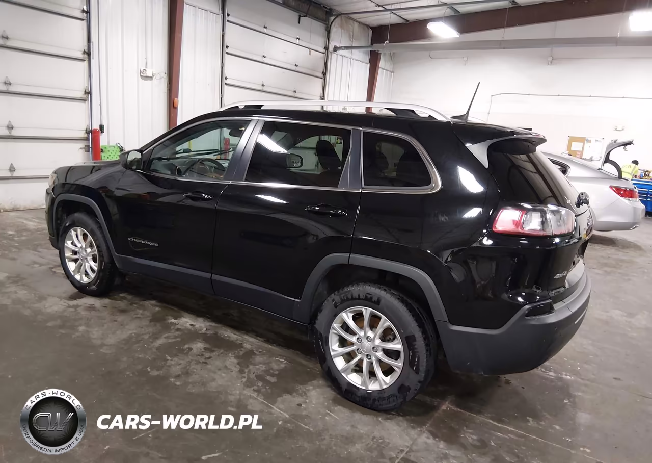 2019 Jeep Cherokee Latitude 4X4 VIN:1C4PJMCB4KD114160 - 3