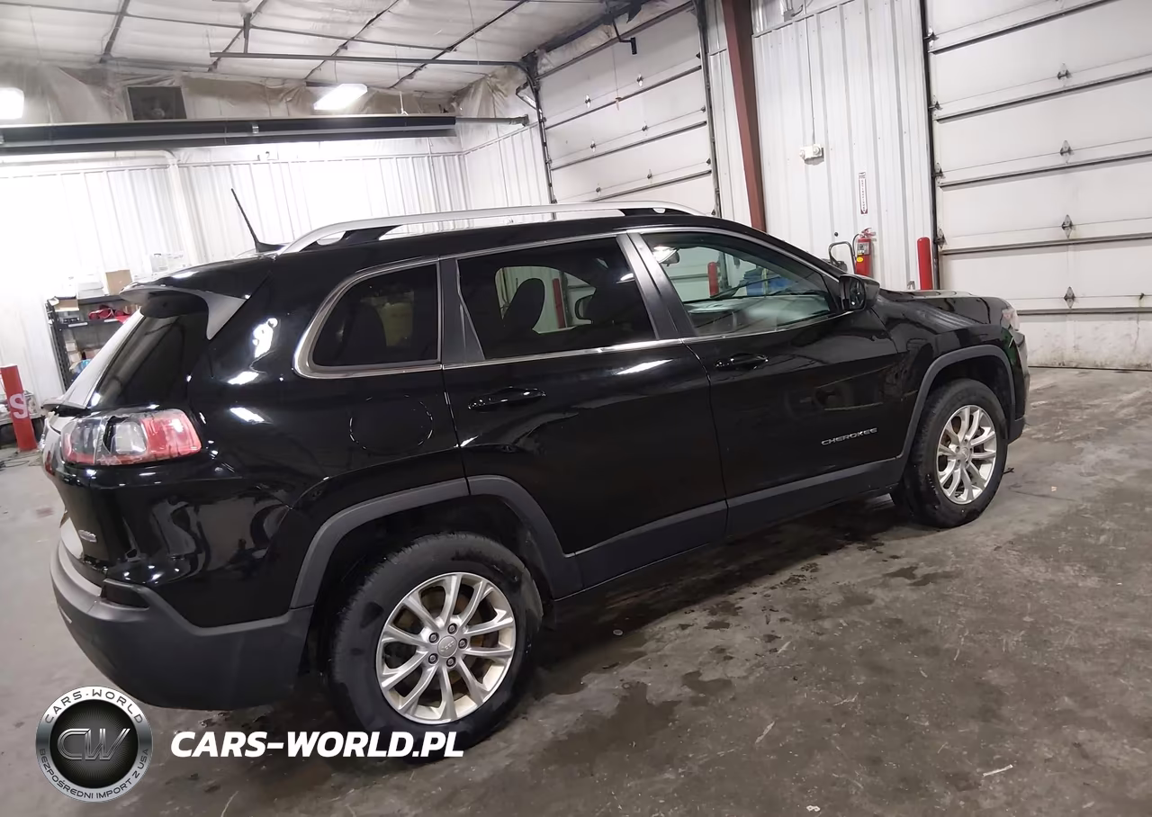 2019 Jeep Cherokee Latitude 4X4 VIN:1C4PJMCB4KD114160 - 4