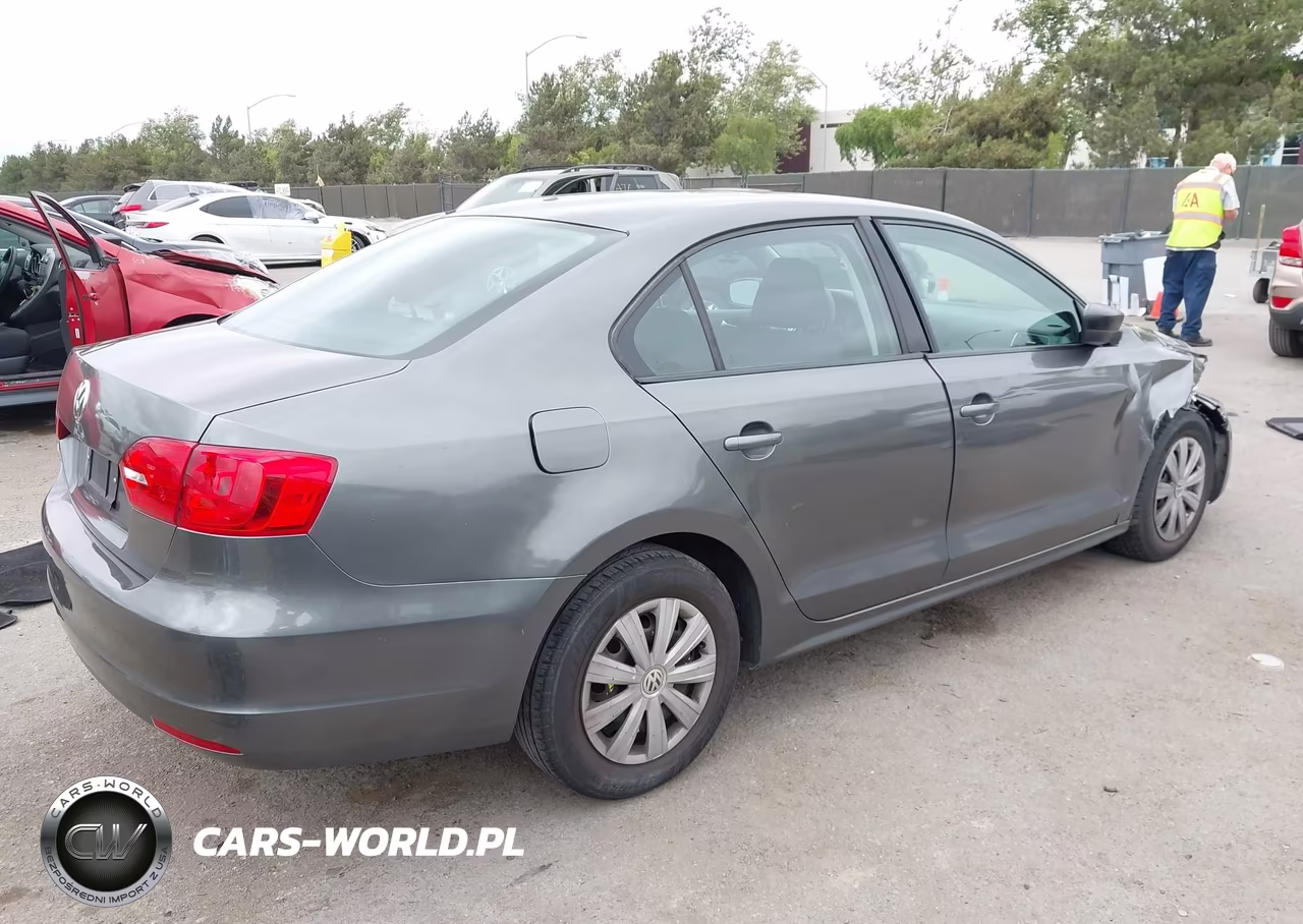 2013 Volkswagen Jetta 2.0L S VIN:3VW2K7AJ4DM411260 - 4
