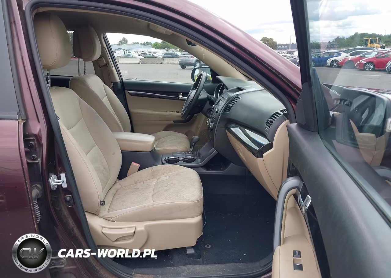 2012 Kia Sorento Lx VIN:5XYKTCA68CG256955 - 5