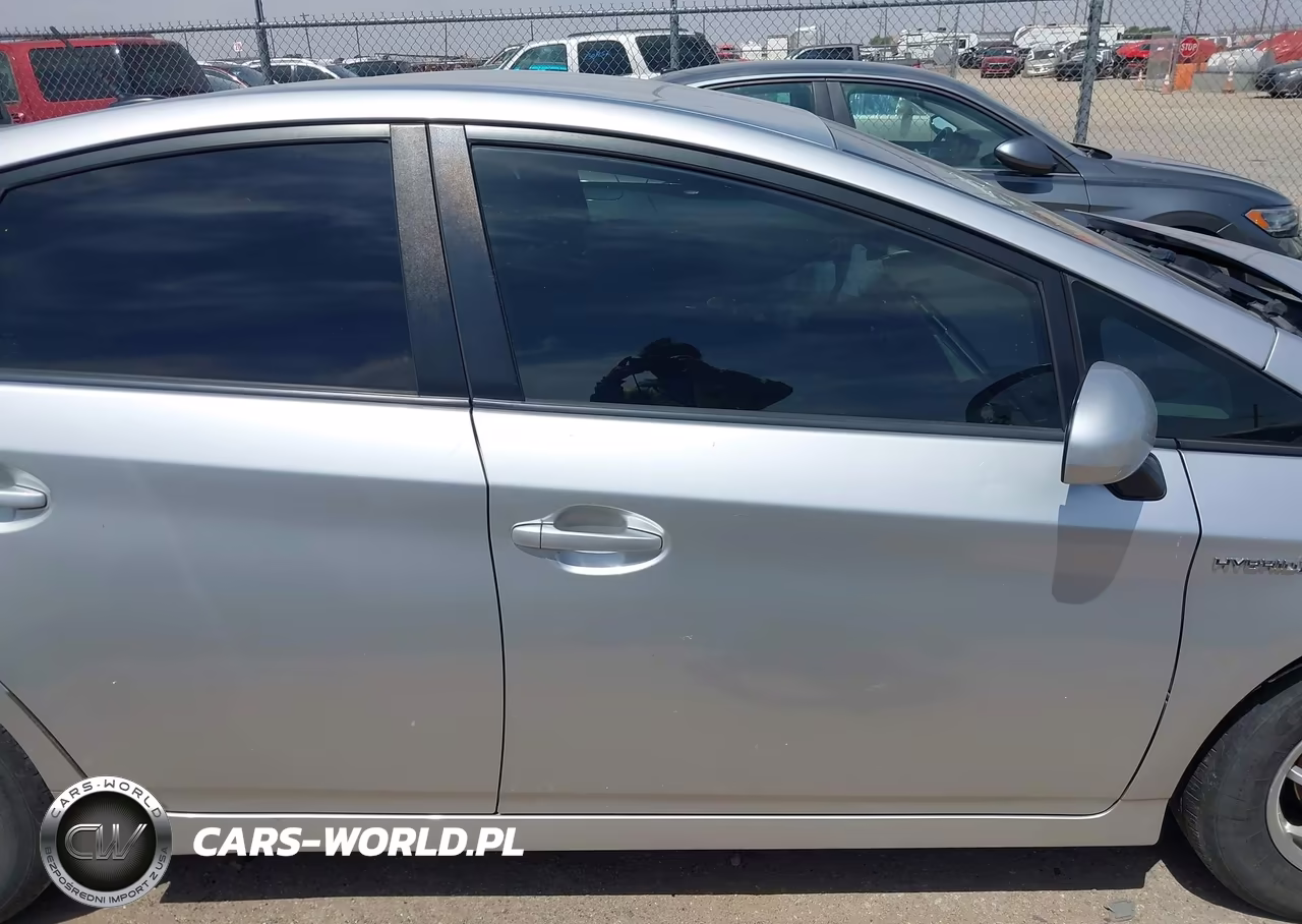 2011 Toyota Prius Two VIN:JTDKN3DU7B5334086 - 13