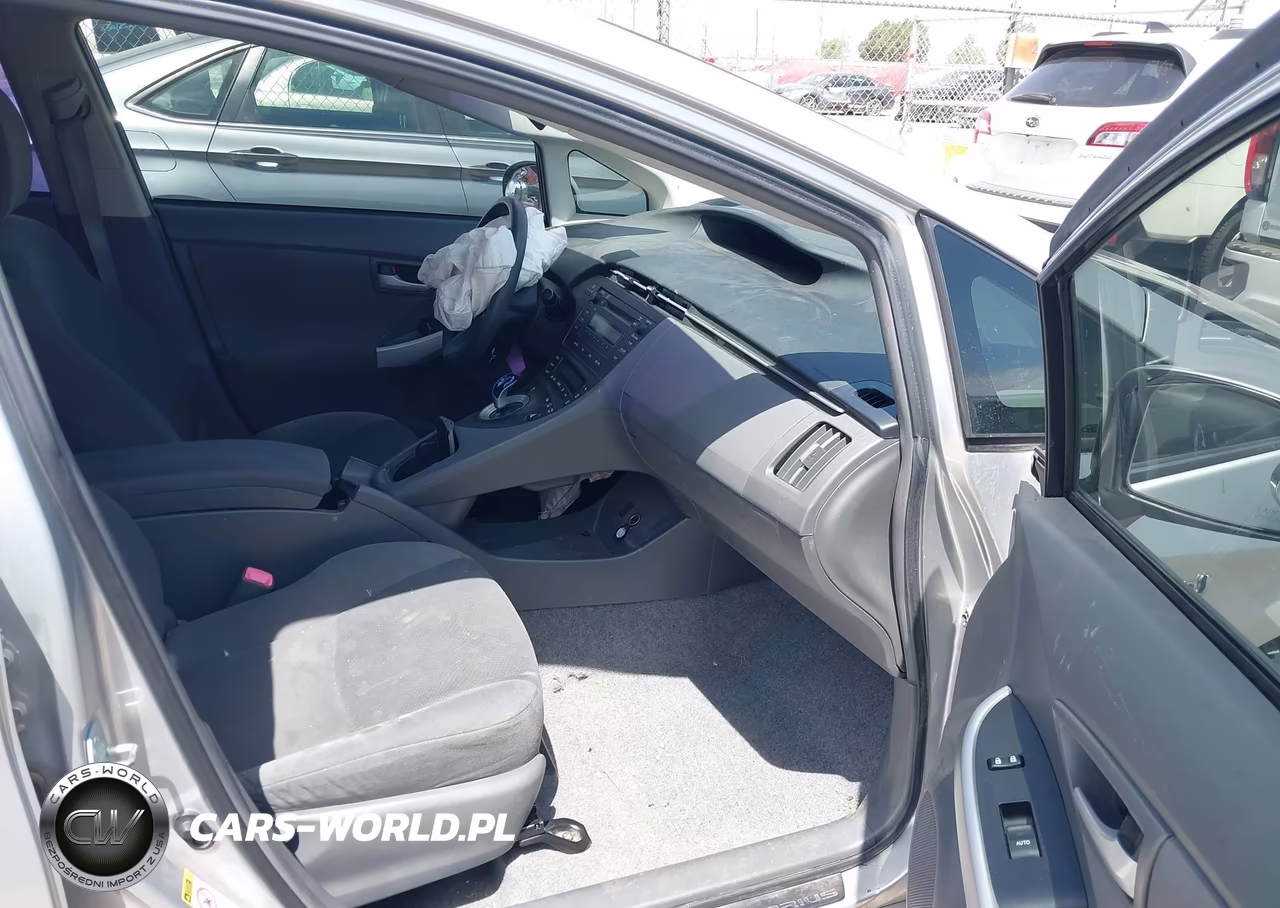 2011 Toyota Prius Two VIN:JTDKN3DU7B5334086 - 5