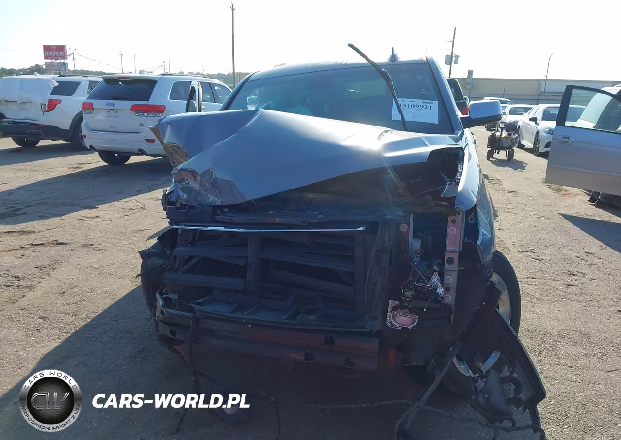 2019 Chevrolet Suburban Premier VIN:1GNSCJKC5KR259134 - 13