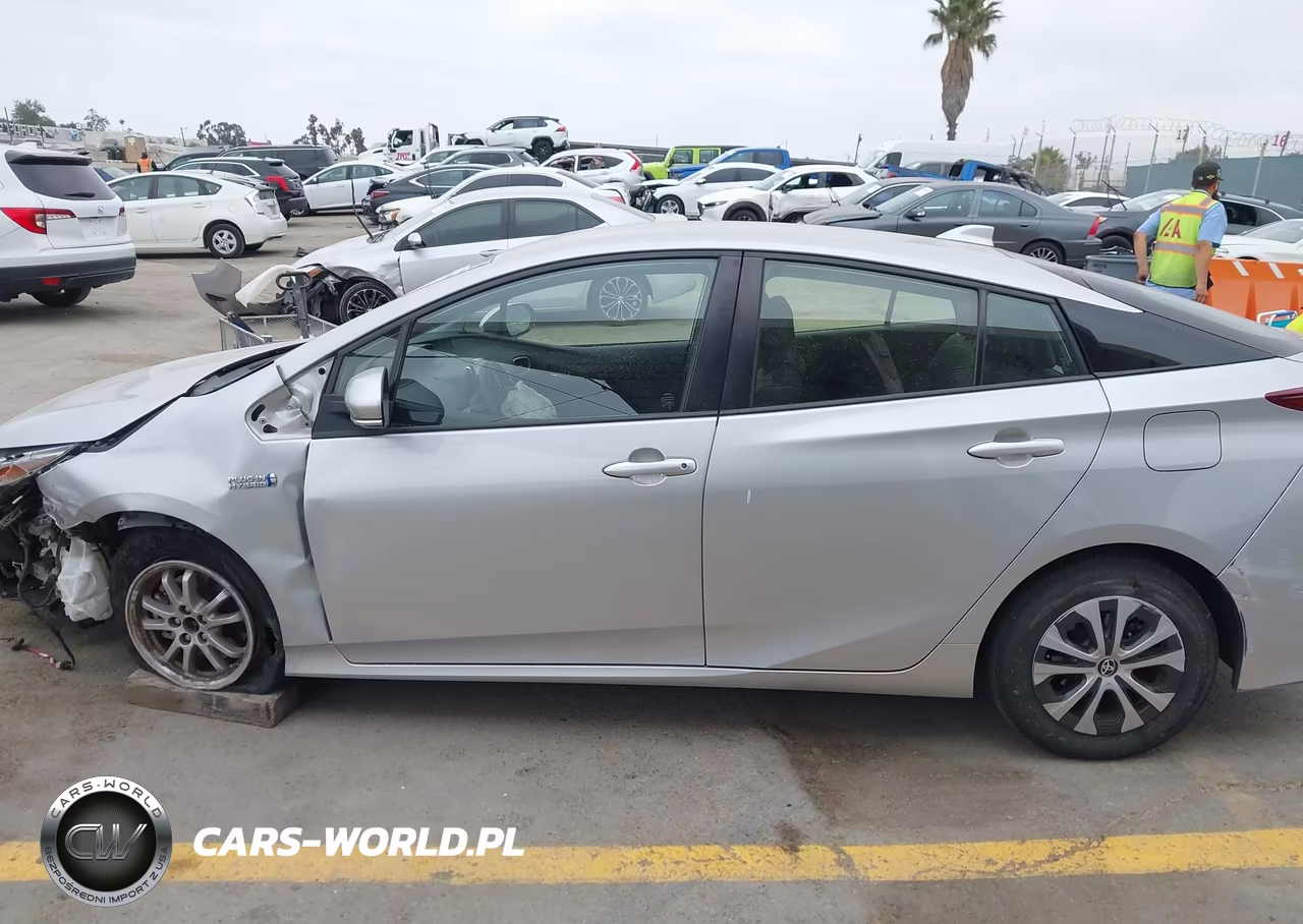 2021 Toyota Prius Prime Limited VIN:JTDKAMFP1M3187576 - 14